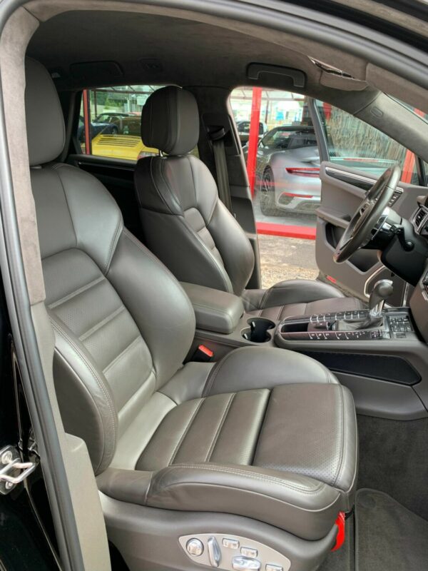 MACAN TURBO – Image 2