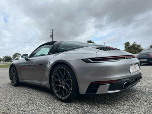 PORSCHE 992 TARGA 4S   1ere main - Sors de révision – Image 5