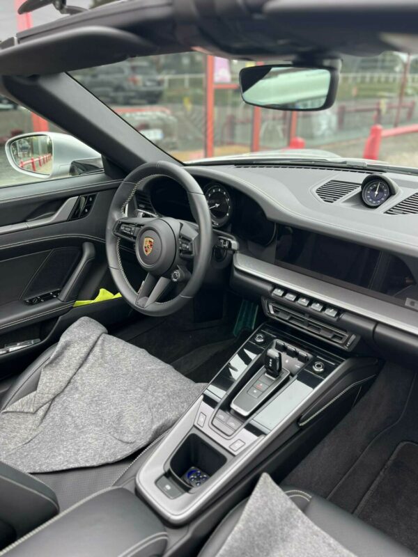 PORSCHE 992 TARGA 4S   1ere main - Sors de révision – Image 18