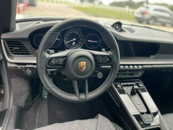 PORSCHE 992 TARGA 4S   1ere main - Sors de révision – Image 22